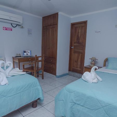 Hostal Leon Dormido Puerto Baquerizo Moreno Dış mekan fotoğraf