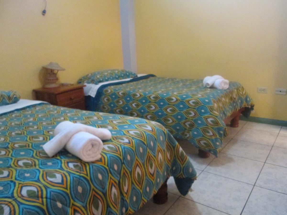 Hostal Leon Dormido Puerto Baquerizo Moreno Dış mekan fotoğraf