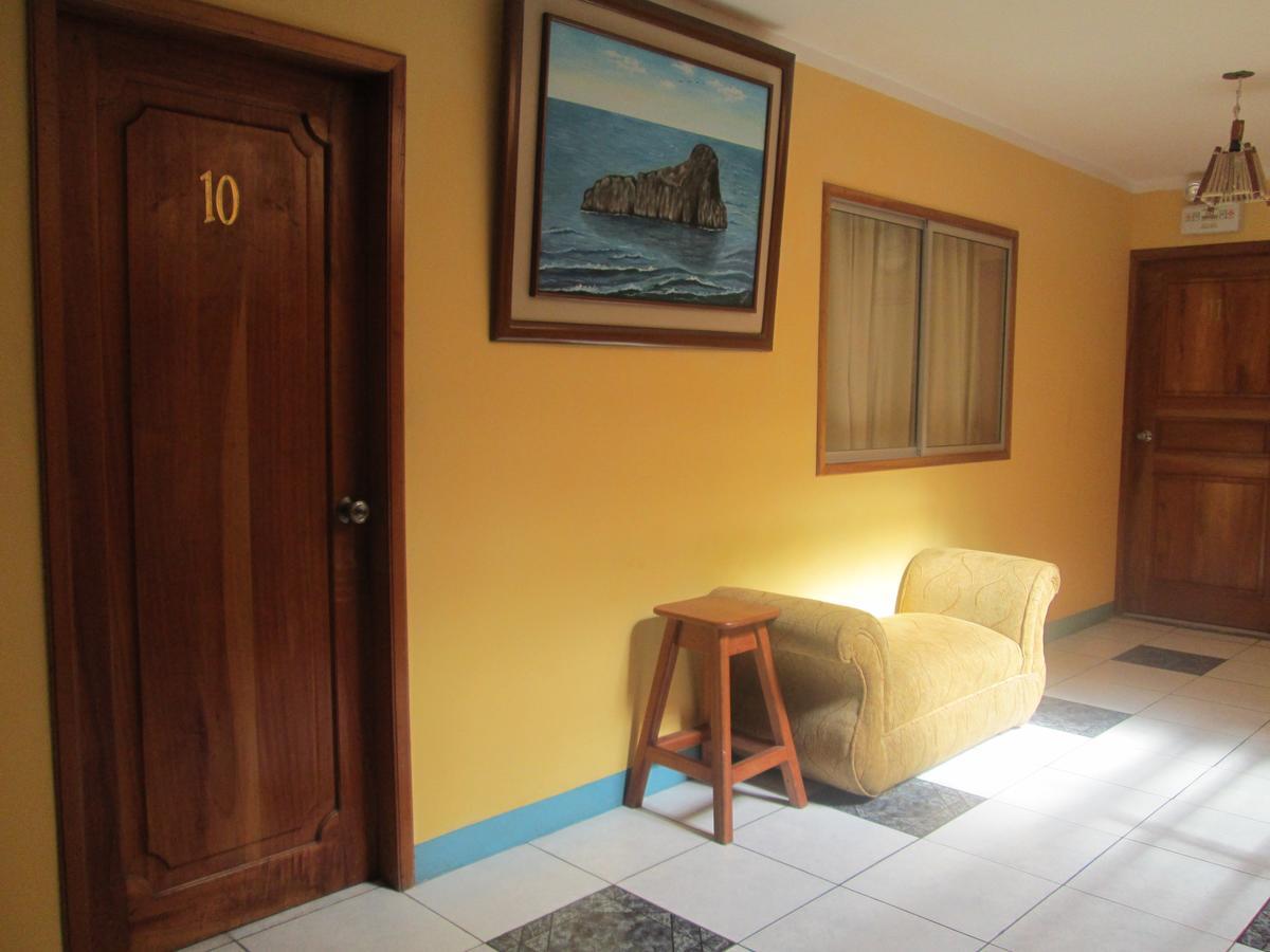Hostal Leon Dormido Puerto Baquerizo Moreno Dış mekan fotoğraf