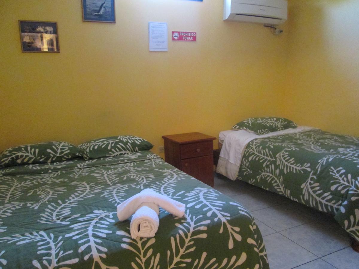 Hostal Leon Dormido Puerto Baquerizo Moreno Dış mekan fotoğraf
