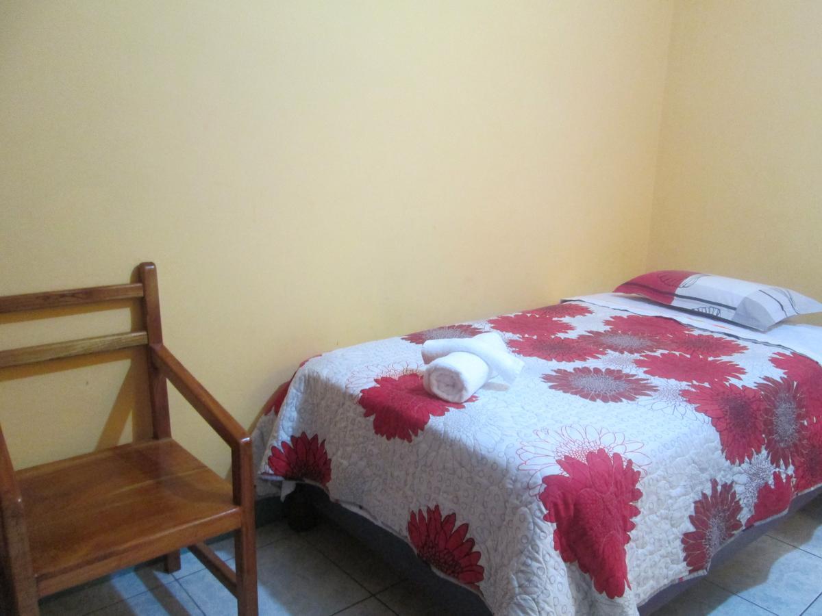 Hostal Leon Dormido Puerto Baquerizo Moreno Dış mekan fotoğraf