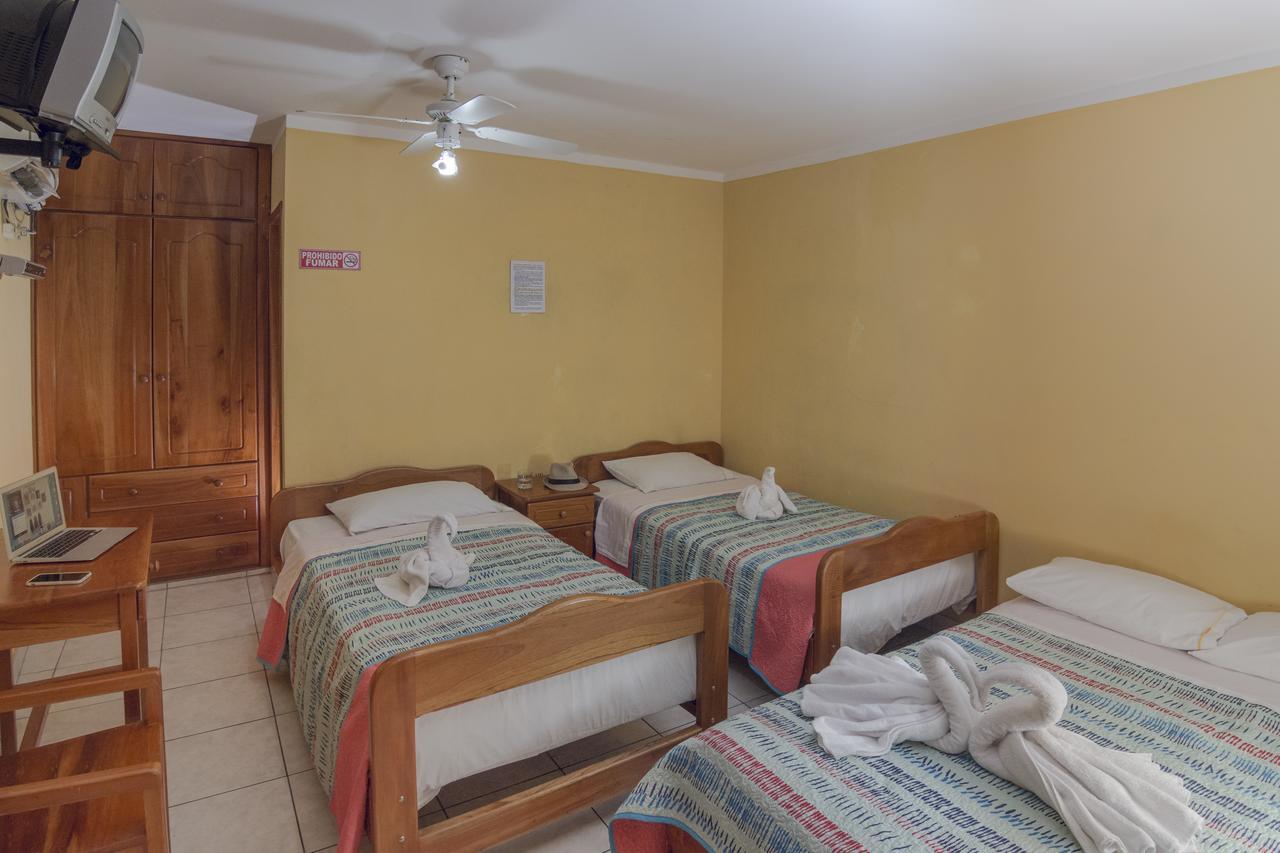 Hostal Leon Dormido Puerto Baquerizo Moreno Dış mekan fotoğraf