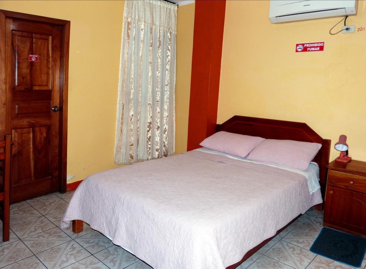 Hostal Leon Dormido Puerto Baquerizo Moreno Dış mekan fotoğraf